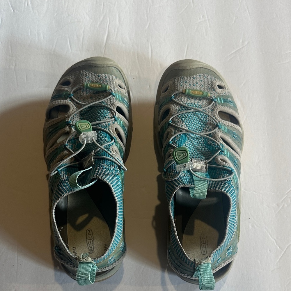 Keen cushion arch Teal Gray and green tones Hiking Sandals w bungee cord pull